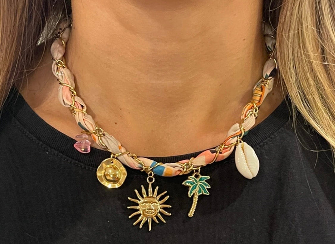 Collier tissu Summer avec charm’s☀️🌴🐚